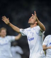 FUSSBALL CHL  Saison 10/11: JUBEL Edu (FC Schalke 04)