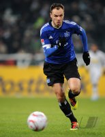 Fussball: 1. Bundesliga Saison 2010/2011, Hamburg: WESTERMANN am Ball