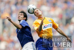 Fussball 1. Bundesliga: Schalke - Berlin, Zweikampf