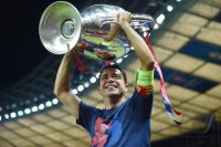 Fussball Champions League Finale 2015: Xavi Hernandez (Barca) mit CHL Pokal