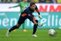 Fussball 1. Bundesliga, Saison 2011/2012: Sebastian Mielitz (SV Werder Bremen) beim Abwurf