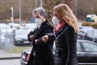 Uebergabe Corona-Schnelltests: Tuebingens Oberbuergermeister Palmer (Die Gruenen) und DRK-Kreisvorsitzende Aerztin Dr.Federle