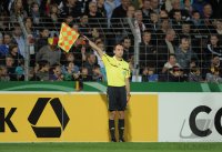 Fussball International  U 20 Laenderspiel:  Schiedsrichterassistent Dominik Schaal (Tuebingen)