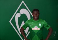 Fussball 1. Bundesliga, Saison 2012/2013, Werder Bremen: Joseph Akpalla im exklusiven Pressefoto ULMER Fotoshooting