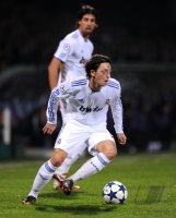 Fussball CHL  Saison 2010/2011: Mesut Oezil dahinter Sami Khedira (Real Madrid)
