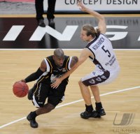 Basketball 1. Bundesliga 2011/2012:  Walter Tigers Tuebingen - New Yorker Phantoms Braunschweig