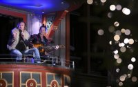 Schlager - Ikone Dieter Thomas Kuhn mit Minikonzert auf dem Tuebinger Marktplatz