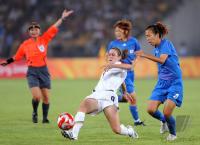 FUSSBALL  Olympia 2008   Halbfinale  Frauen   Japan - USA