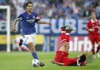 Fussball 1. Bundesliga: Schalke - Bayern, Zweikampf