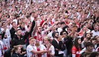 Fussball DFB Pokal Finale 24/25: Arminia Bielefeld - VfB Stuttgart, Public Viewing auf dem Schlossplatz