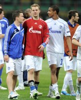 FUSSBALL CHL  Saison 10/11:  Alexander Baumjohann, Torwart Manuel Neuer, Joel Matip (v. li., FC Schalke 04)