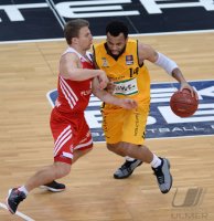 Basketball 1. Bundesliga 13/14:  Walter Tigers Tuebingen - FC Bayern Muenchen
