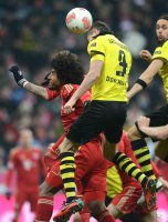 Fussball 1. Bundesliga, Saison 2012/2013:  Dante (li, FC Bayern Muenchen) gegen Robert Lewandowski (Borussia Dortmund)
