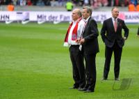 Fussball 1. Bundesliga : Karl Heinz Rummenigge, Praesident Uli Hoeness, Karl Hopfner (v. li. FCB)