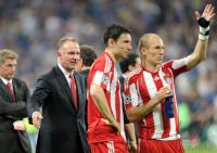 Fussball Champions League Finale: ENTTAEUSCHUNG Karl Heinz Rummenigge, Mark van Bommel, Arjen Robben (v.li., FCB)