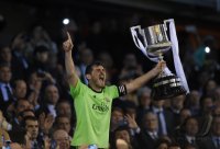 FUSSBALL International COPA DEL REY 13/14:  JUBEL Torwart Iker Casillas (Real Madrid) mit Pokal