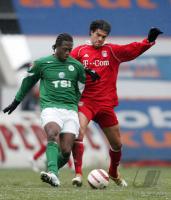 Fussball 1. Bundesliga: Wolfsburg - Bayern, Zweikampf