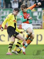 Fussball 1. Bundesliga: Borussia Dortmund - Werder Bremen, Zweikampf