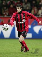 Fussball 1. Bundesliga: Bayer Leverkusen - VFL Wolfsburg, Einzelaktion am Ball.