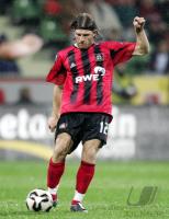 Fussball Uefa Cup: Leverkusen, VORONIN Einzelaktion am Ball