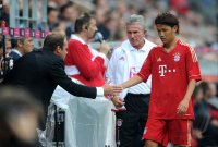 Fussball 1. Bundesliga : Trainer Jupp Heynckes , Takashi Usami  (v. li., FC Bayern Muenchen)