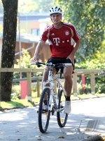 Fussball 1. Bundesliga: Die Mannschaft des FCB macht eine Fahrrad Tour mit dem Mountainbike