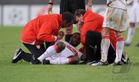 Verletzt am Boden Cacau (VfB Stuttgart)