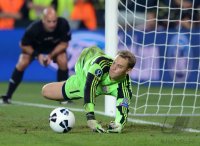 Fussball Supercup Finale 2013: JUBEL Torwart Manuel Neuer (FC Bayern Muenchen)