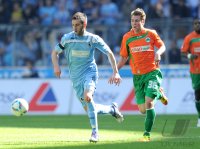 Fussball 2. Bundesliga:  Maximilian Nicu  (li, 1860 Muenchen) gegen Felix Klaus (Greuther Fuerth)