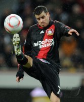 Fussball: 1. Bundesliga Saison 2010/2011: Leverkusen, BARNETTA am Ball