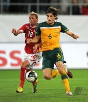 FUSSBALL NATIONALMANNSCHAFT: Albert BUNJAKU (li, Schweiz) gegen Matthew SPIRANOVIC (re, Australien)