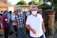 Fair und Regional; Menschenkette pro Rottenburger Schlachthof von Landwirten und Metzgern