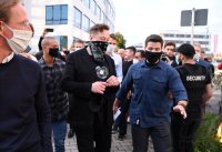 Tesla-Chef Elon Musk besucht Biopharma-Unternehmen Curevac