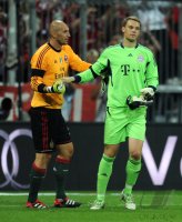 Fussball International Audi Cup 2011: Christian Abbiati (li, AC Mailand) mit Torwart Manuel Neuer (re, FC Bayern Muenchen)