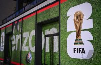 Fussball FIFA WM 2026; Werbeplakat von Sponsor Verzion
