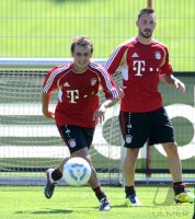 Fussball 1. Bundesliga: Rafinha, Diego Contento (v. li., FC Bayern Muenchen)