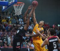 Basketball 1. Bundesliga 16/17 Hauptrunde: Walter Tigers Tuebingen -  s. Oliver Wuerzburg