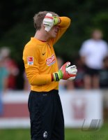 FUSSBALL 1. Bundesliga 2013/2014: Torwart Daniel Batz (SC Freiburg)