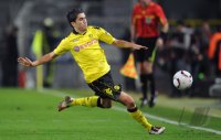 Fussball: Euroa League, Saison 2010/2011: Dortmund - Paris, SAHIN am Ball