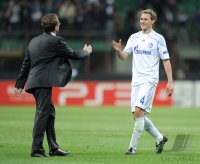FUSSBALL CHL  Saison 10/11:  Trainer Ralf Rangnick, Benedikt Hoewedes (v. li., FC Schalke 04)