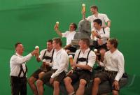 FUSSBALL 1. Bundesliga 10/11 : FC Bayern Muenchen in Lederhosen bei Paulaner