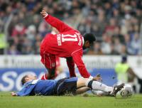 Fussball 1. Bundesliga: Bielefeld - Bayern, Zweikampf
