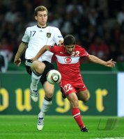 Fussball International EM 2012-Qualifikation:  Per MERTESACKER (li, Deutschland) gegen Sabri Sarioglu (re, Tuerkei)