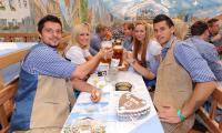Fussball 2. Bundesliga : TSV 1860 Muenchen auf dem Oktoberfest