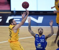 Basketball 1. Bundesliga 14/15 Hauptrunde:  Walter Tigers Tuebingen - FRAPORT SKYLINERS