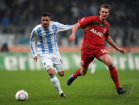 2. Fussball Bundesliga: Alexander Ludwig  (li, 1860 Muenchen) gegen Jan Ingwer Callsen Bracker (re, FC Augsburg)