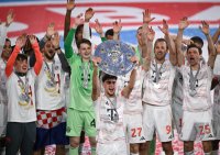 Fussball 1. Bundesliga 24/25: FC Bayern Muenchen feiert die 34. Deutschen Meisterschaft
