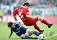 Fussball 1. Bundesliga: Schalke - Bayern, Zweikampf