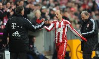 Fussball 1. Bundesliga : Auswechslung von Arjen Robben mit Trainer Louis van Gaal (FC Bayern Muenchen)