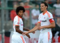 Fussball 1. Bundesliga :  Dante mit Daniel van Buyten (v. li., FC Bayern Muenchen)